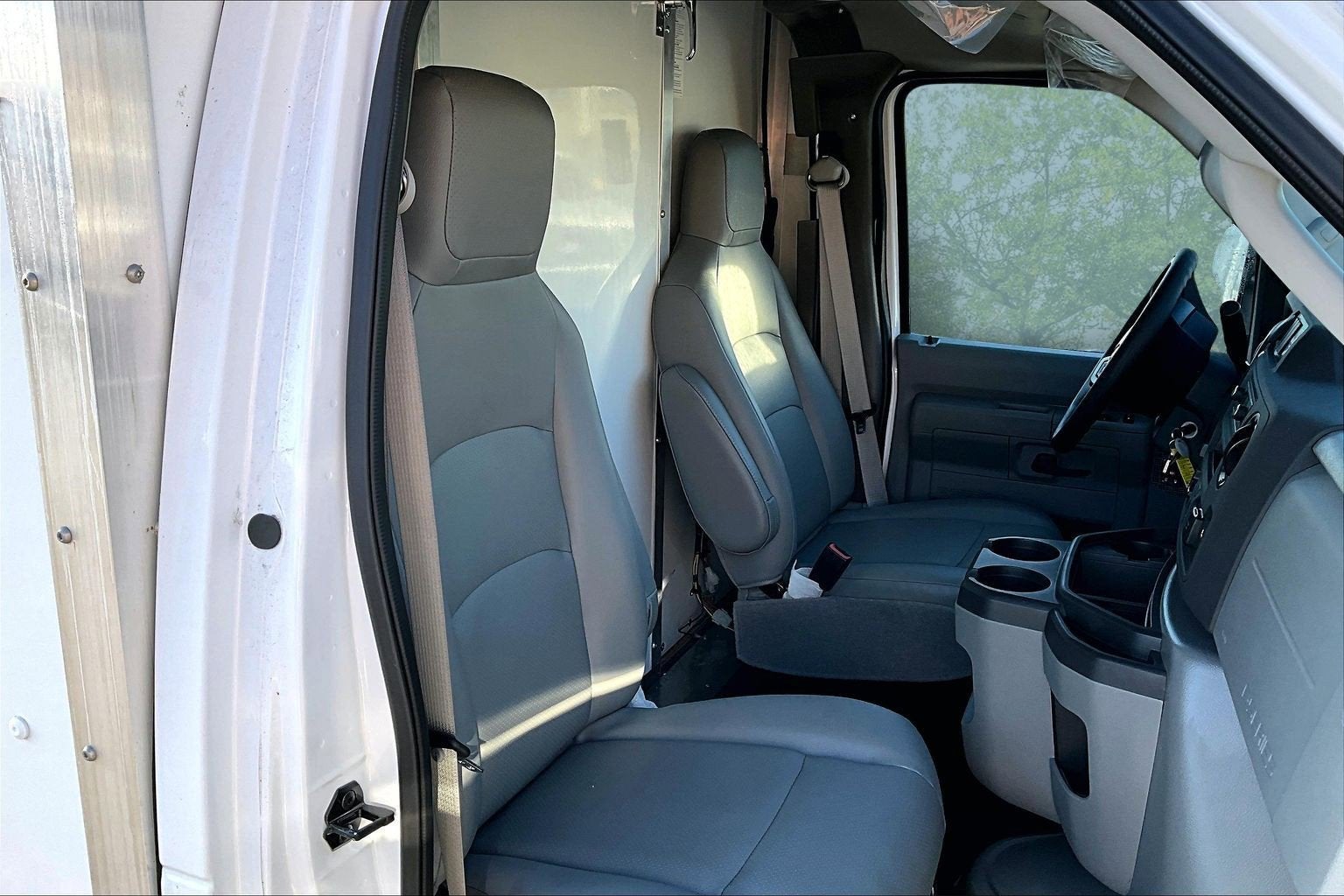 2026 Ford E-Series Cutaway E-350 SRW 138" WB