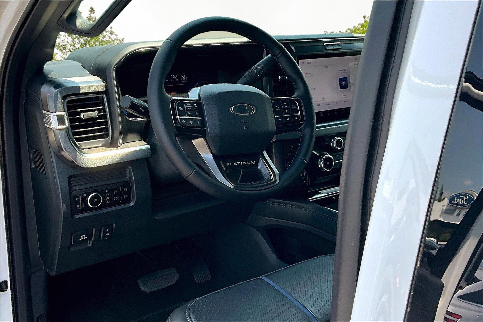 2025 Ford Super Duty F-350 SRW Platinum