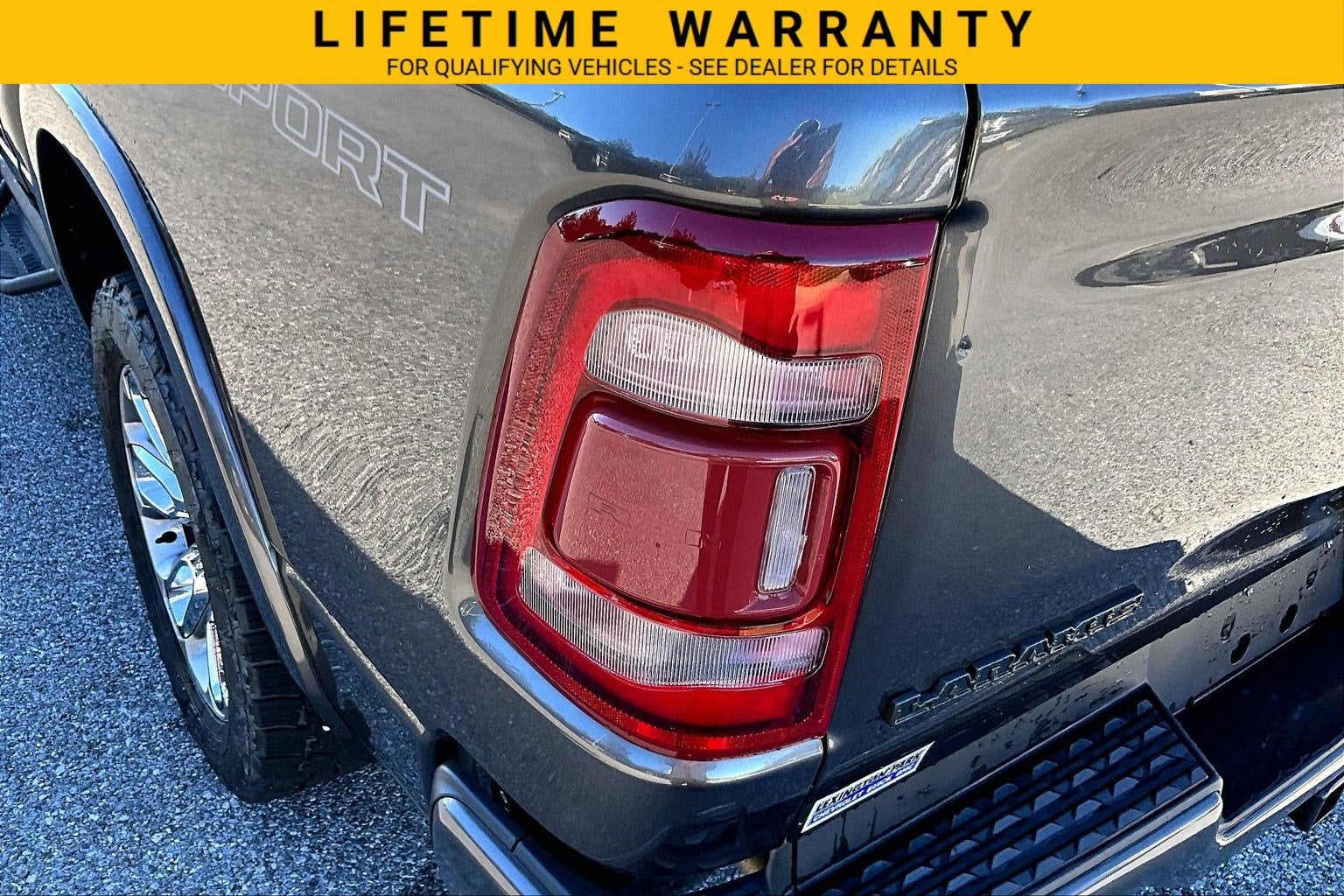2021 RAM 1500 Laramie Crew Cab 4x4 5'7" Box