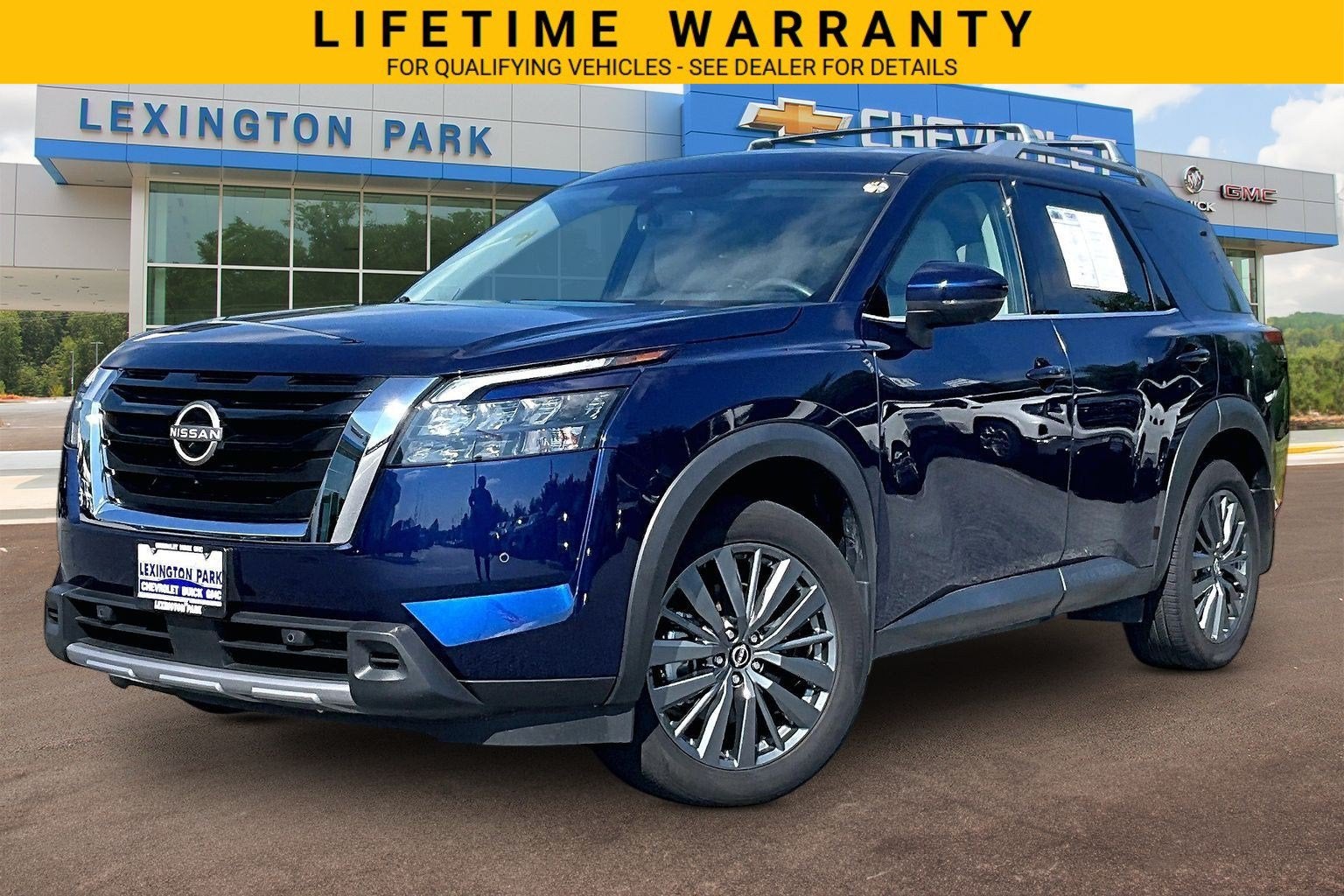 2025 Nissan Pathfinder SL