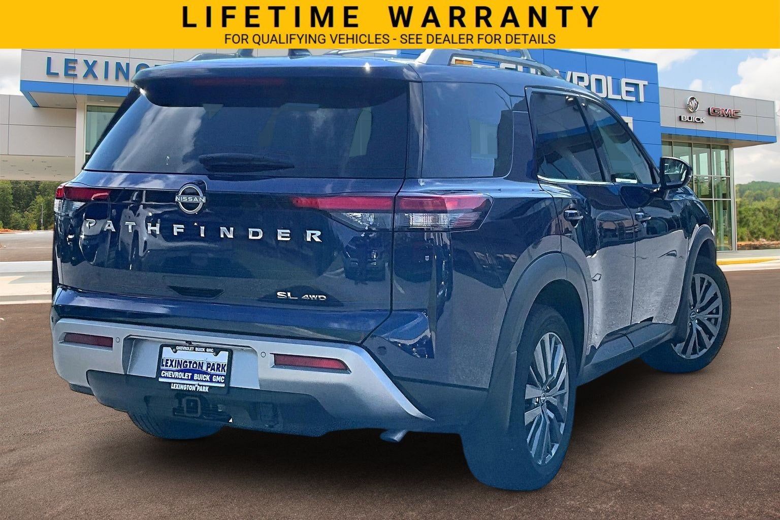 2025 Nissan Pathfinder SL