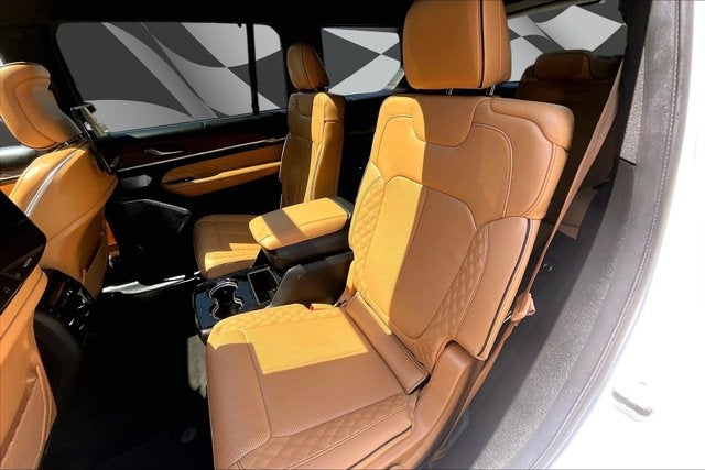 2023 Jeep Grand Cherokee L Summit V8 REAR ENTERTAINMENT