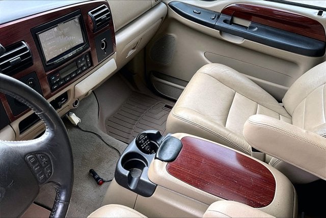 2005 Ford Super Duty F-350 DRW Lariat