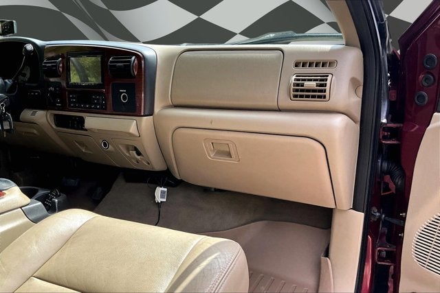 2005 Ford Super Duty F-350 DRW Lariat