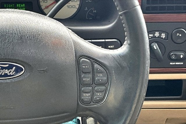 2005 Ford Super Duty F-350 DRW Lariat