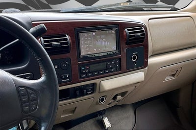 2005 Ford Super Duty F-350 DRW Lariat
