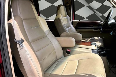 2005 Ford Super Duty F-350 DRW Lariat