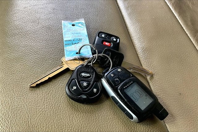 2005 Ford Super Duty F-350 DRW Lariat