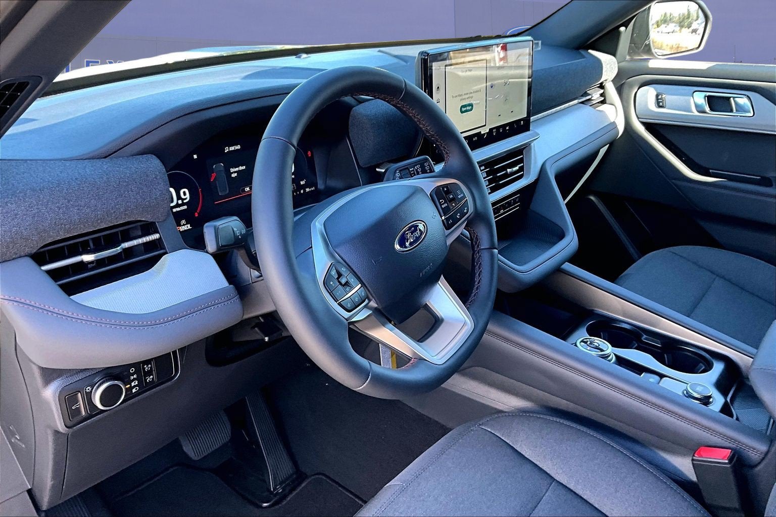 2027 Ford Explorer Active w/200A Pkg