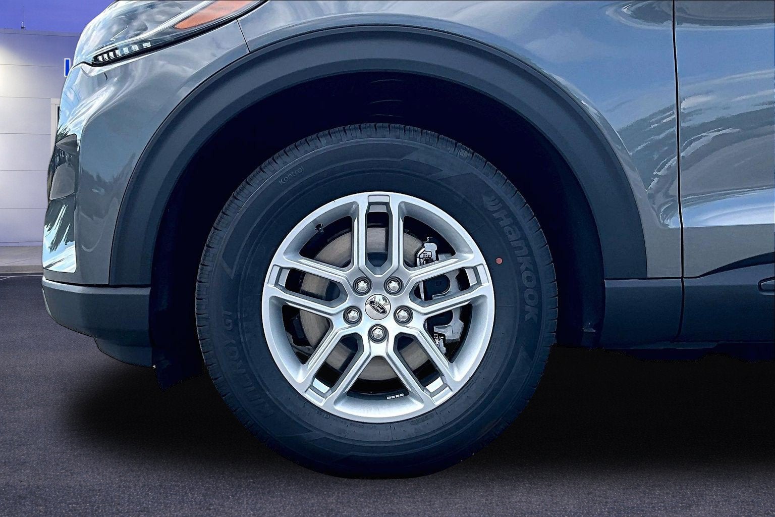2027 Ford Explorer Active w/200A Pkg