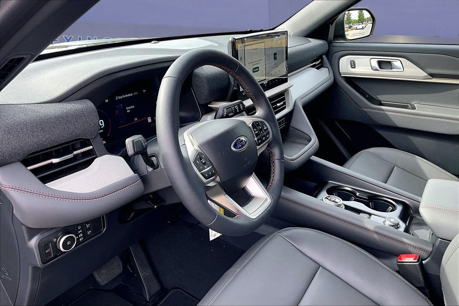 2027 Ford Explorer Active w/200A Pkg