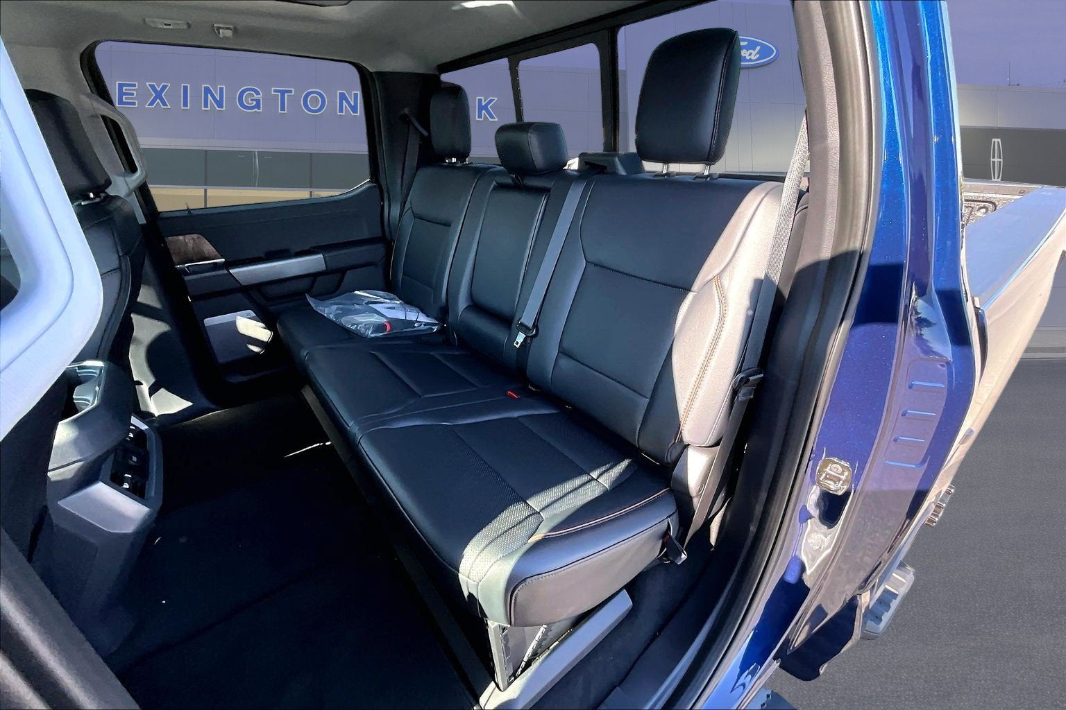 2027 Ford Super Duty F-350 SRW LARIAT