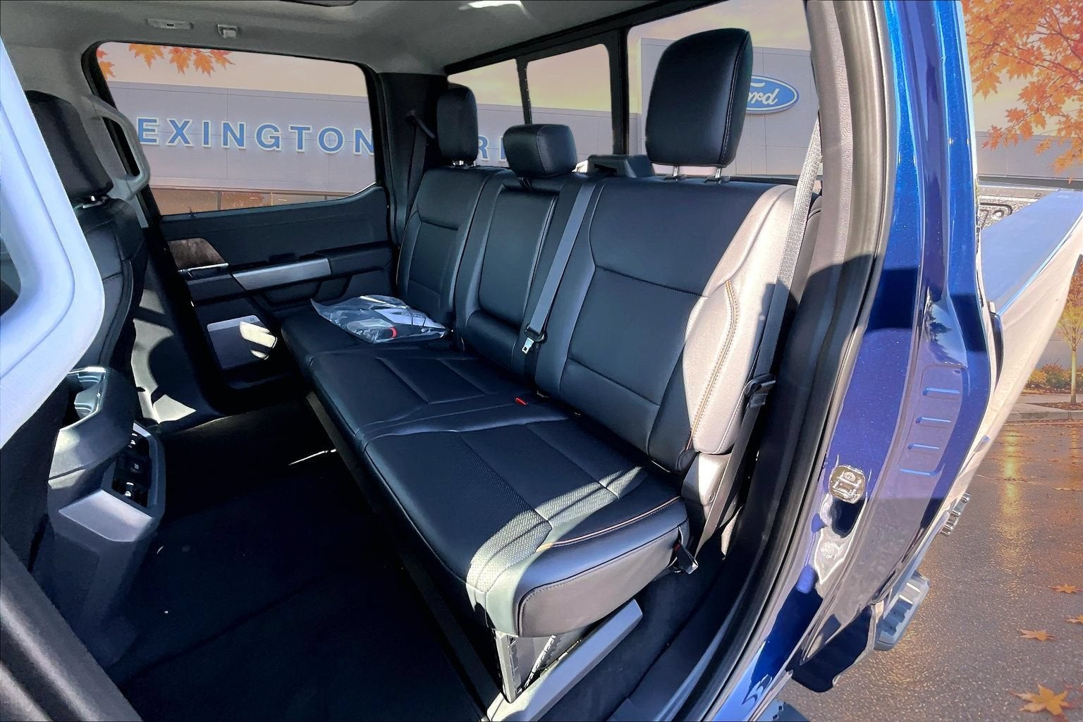 2027 Ford Super Duty F-350 SRW LARIAT