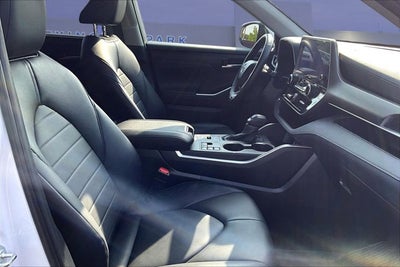 2023 Toyota Highlander Base