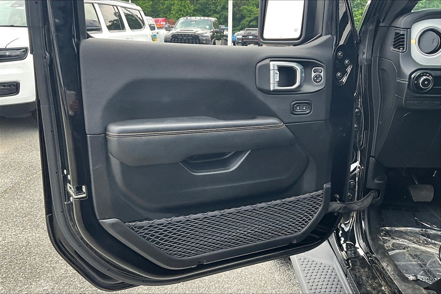 2024 Jeep Wrangler 4-Door Sahara 4x4