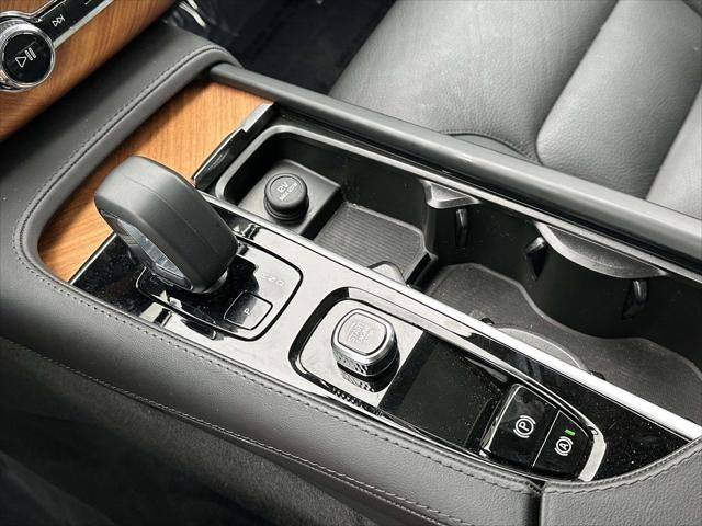 2024 Volvo XC90 B5 Plus Bright Theme