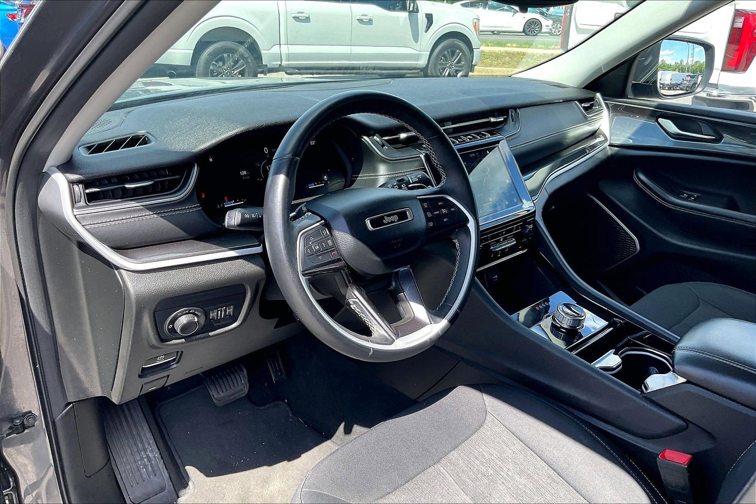 2022 Jeep Grand Cherokee L Laredo