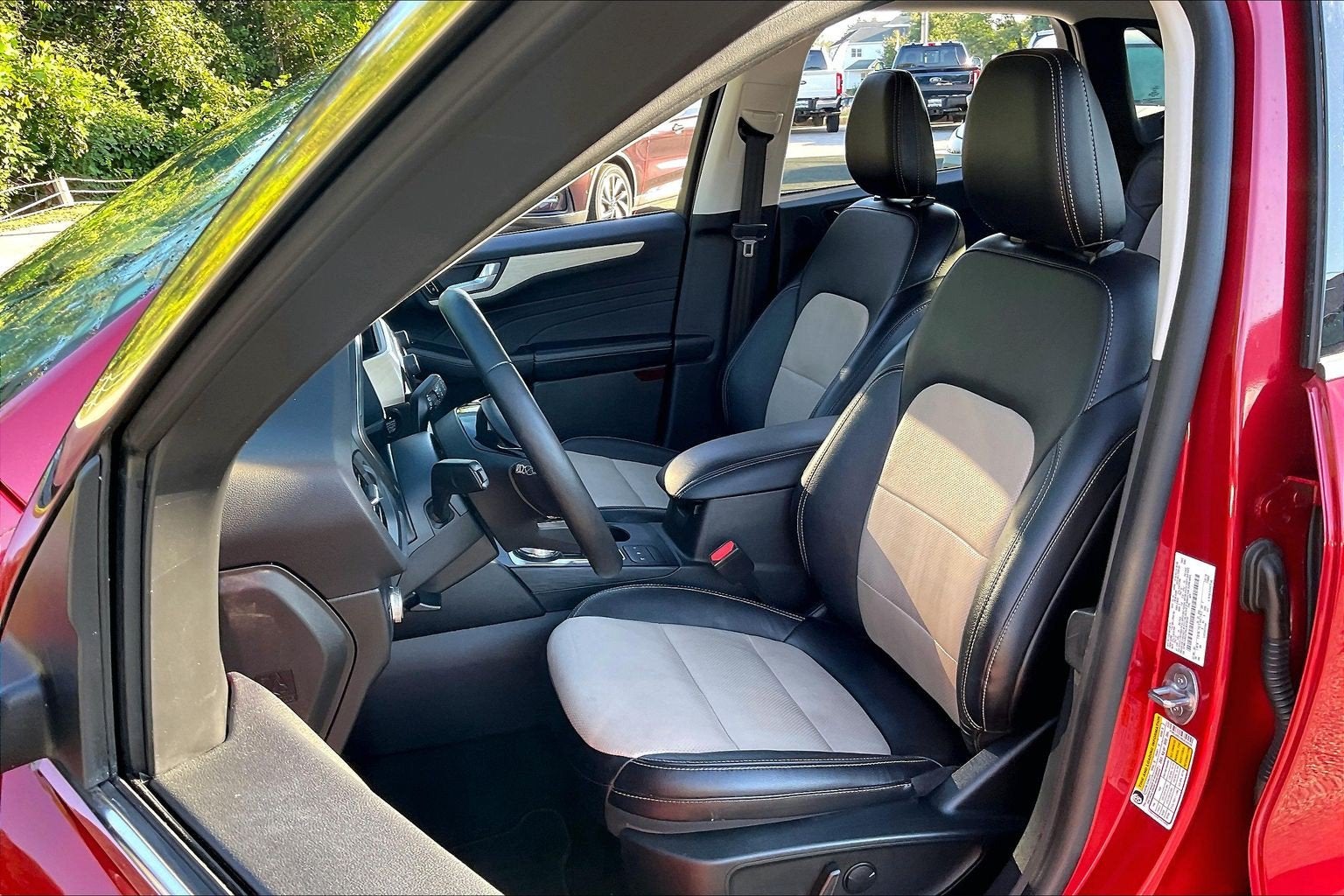 2022 Ford Escape Titanium Hybrid