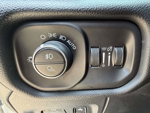 2021 RAM 1500 Laramie Crew Cab 4x4 5'7' Box