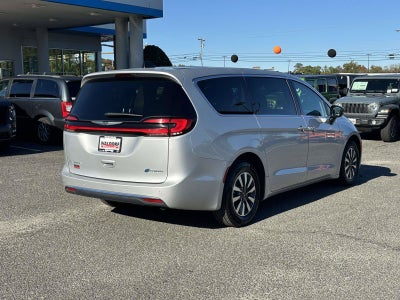 2024 Chrysler Pacifica Hybrid Select