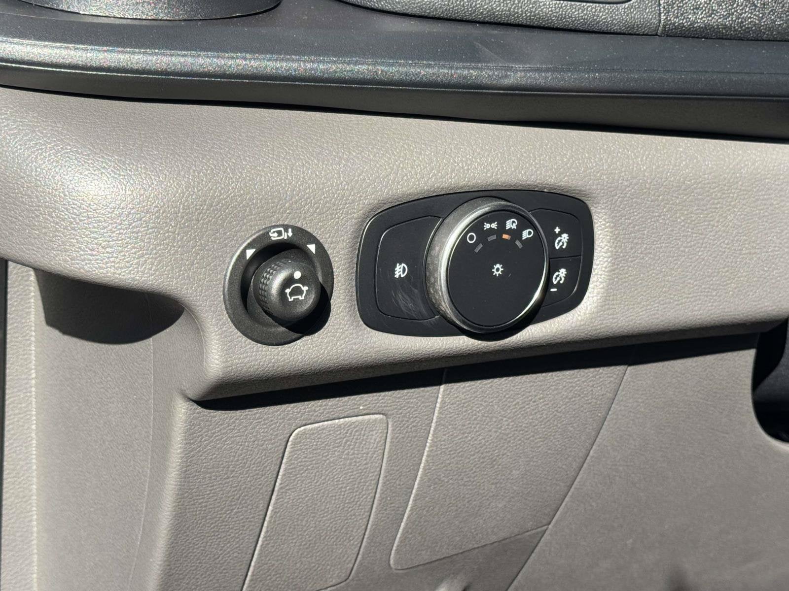 2027 Ford Transit Passenger Wagon XLT