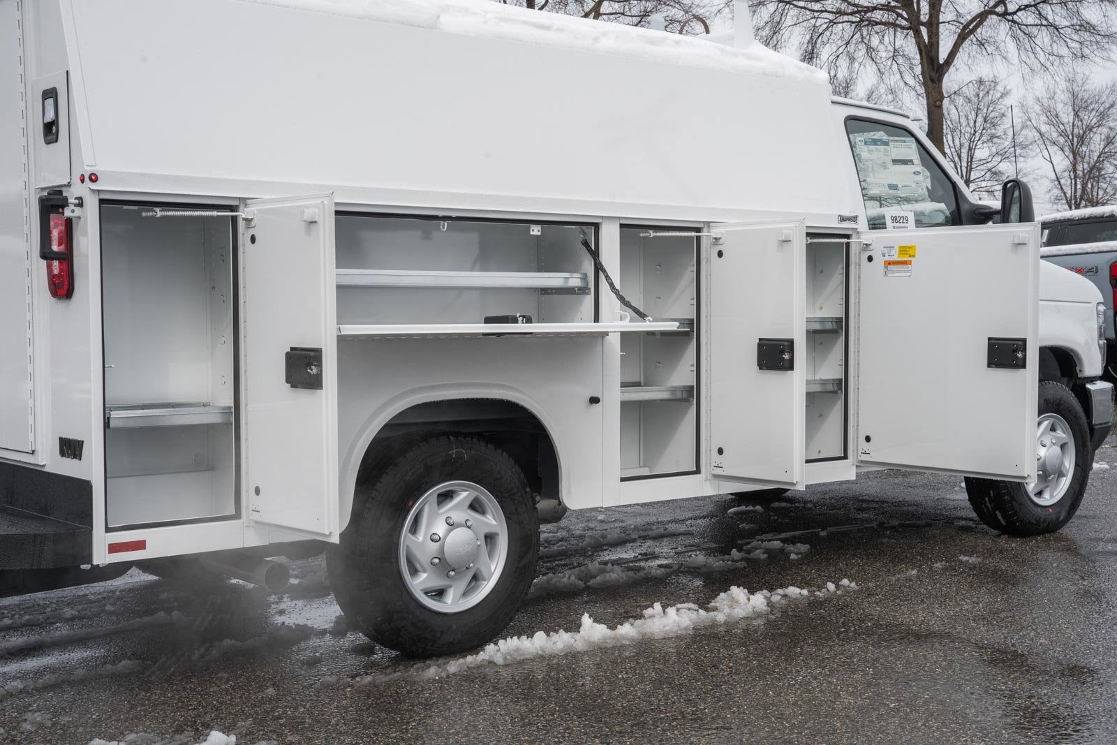 2026 Ford E-Series Cutaway E-350 SRW