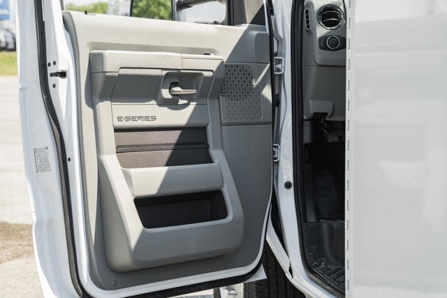 2026 Ford E-Series Cutaway Base