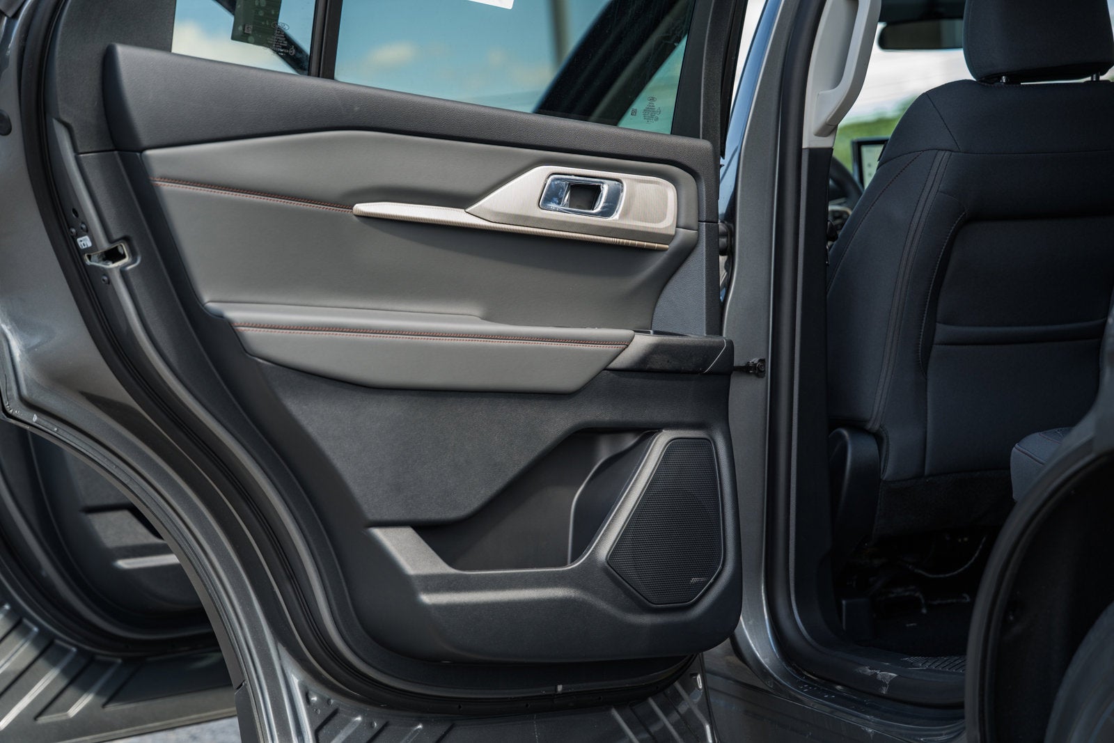 2026 Ford Explorer Active w/100A Pkg