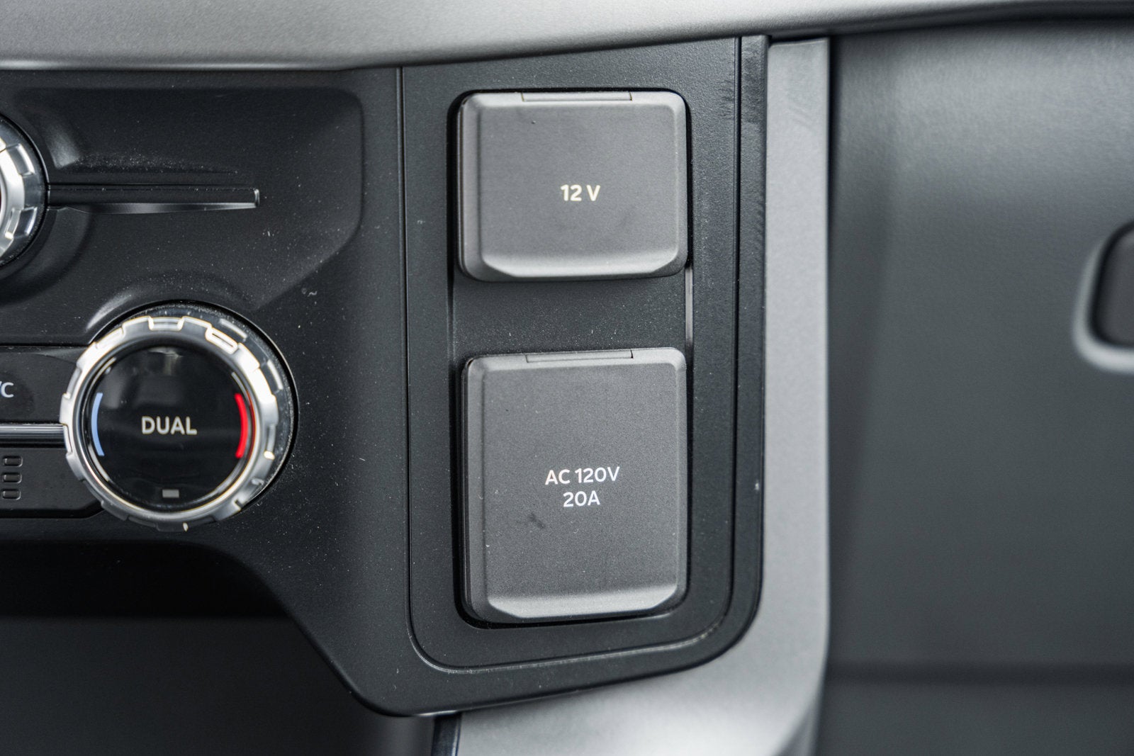 2024 Ford F-150 Lightning Pro