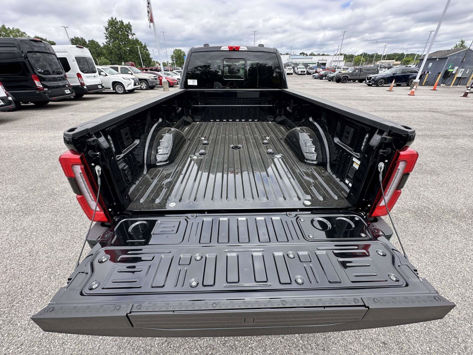 2026 Ford Super Duty F-350 DRW Platinum