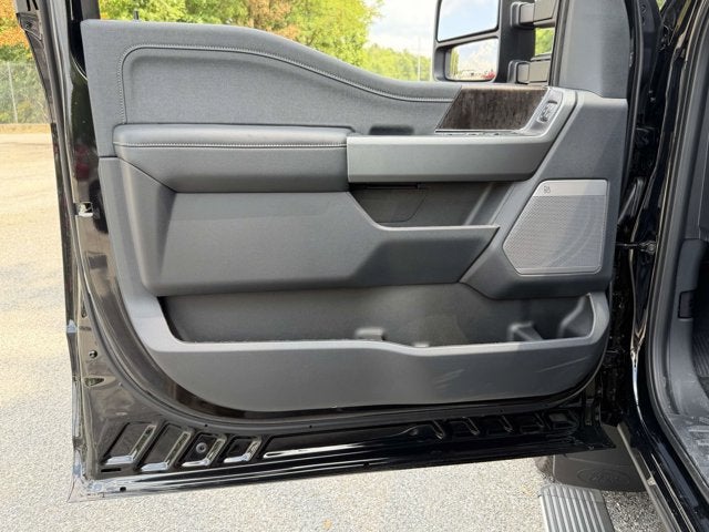 2026 Ford Super Duty F-350 DRW LARIAT
