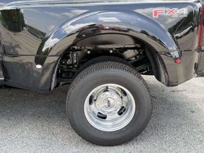 2026 Ford Super Duty F-350 DRW LARIAT
