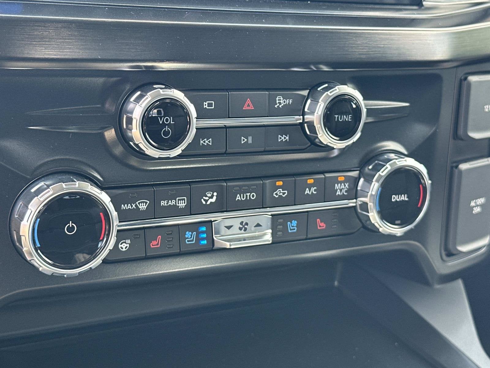 2026 Ford Super Duty F-350 DRW LARIAT