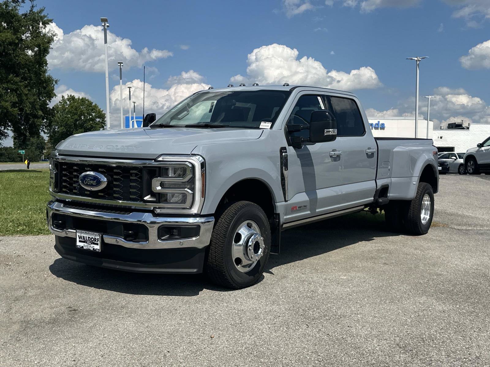 2026 Ford Super Duty F-350 DRW LARIAT