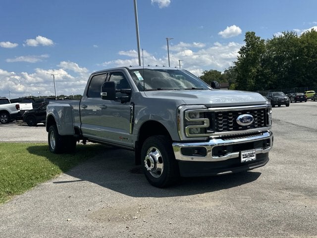 2026 Ford Super Duty F-350 DRW LARIAT