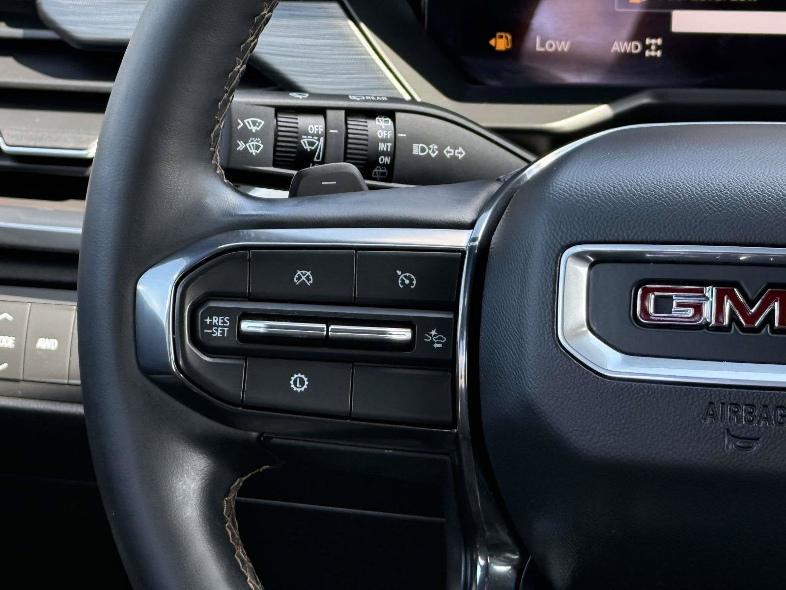2024 GMC Acadia AWD AT4