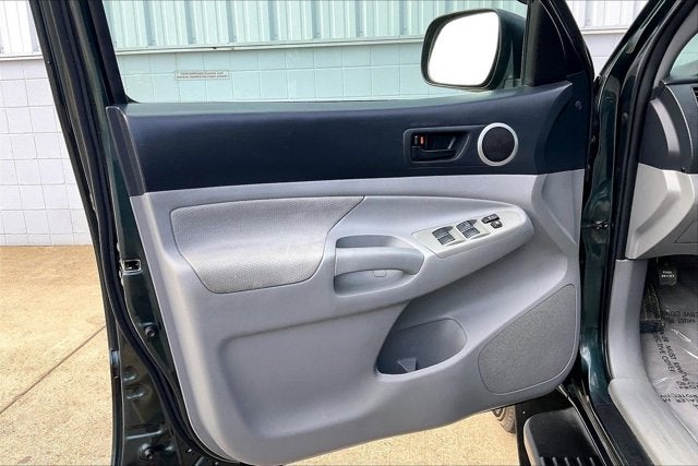 2011 Toyota TACOMA 4WD Double LB V6 AT (Natl)