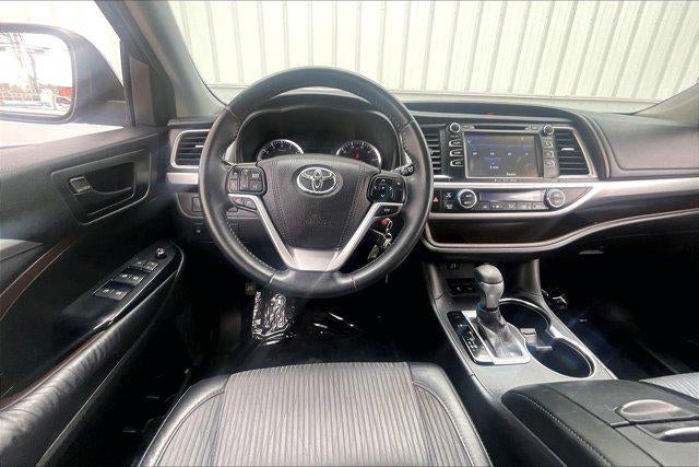 2016 Toyota HIGHLANDER LE Plus