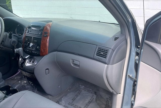 2010 Toyota SIENNA XLE