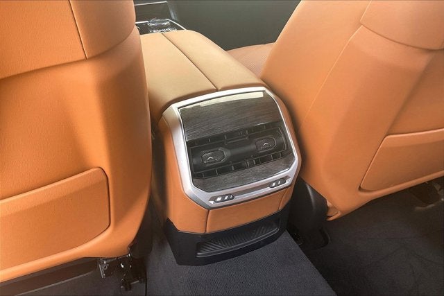 2024 BMW 740i 740i