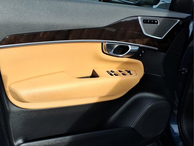 2019 Volvo XC90 Momentum