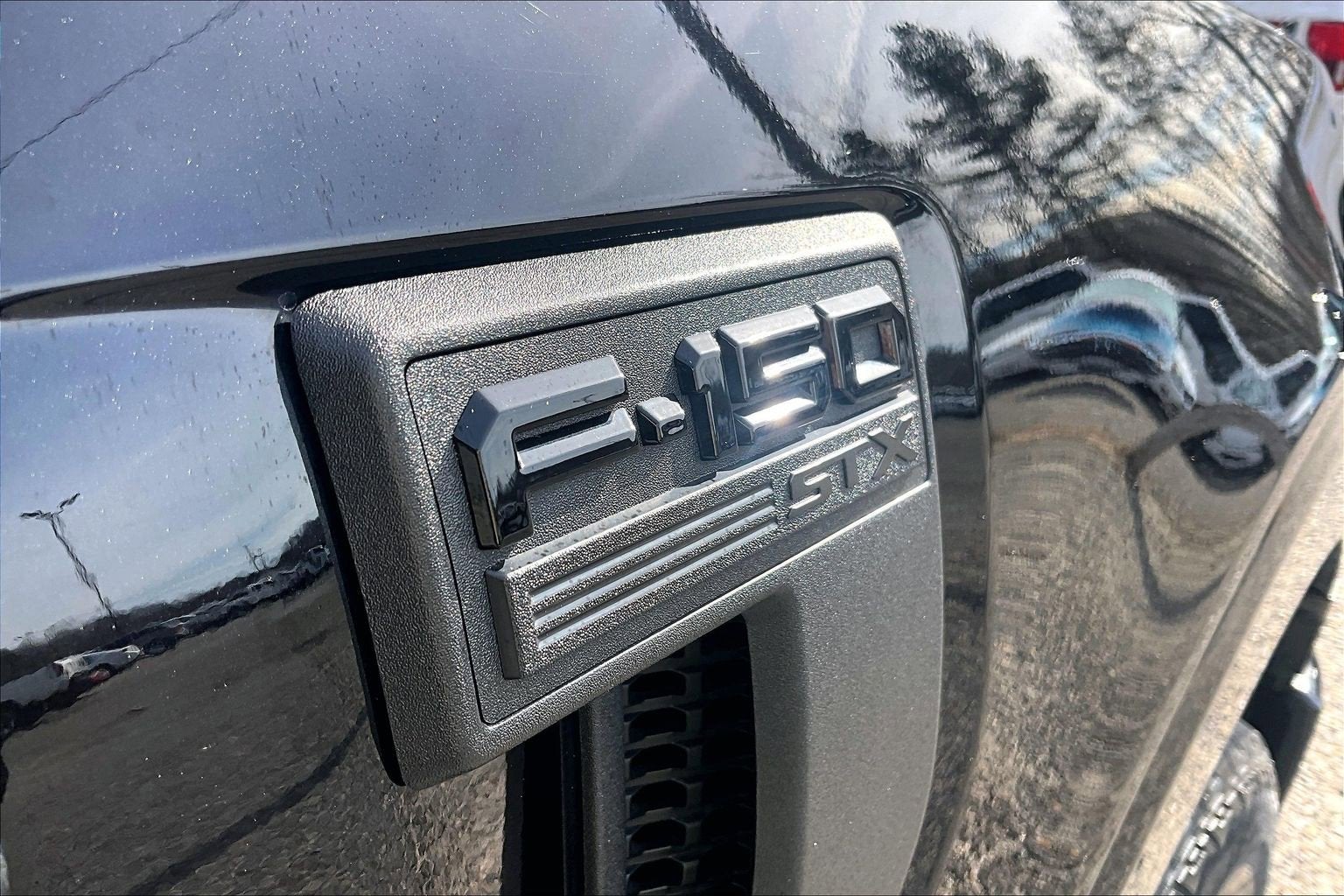 2023 Ford F-150 STX V8 CREW