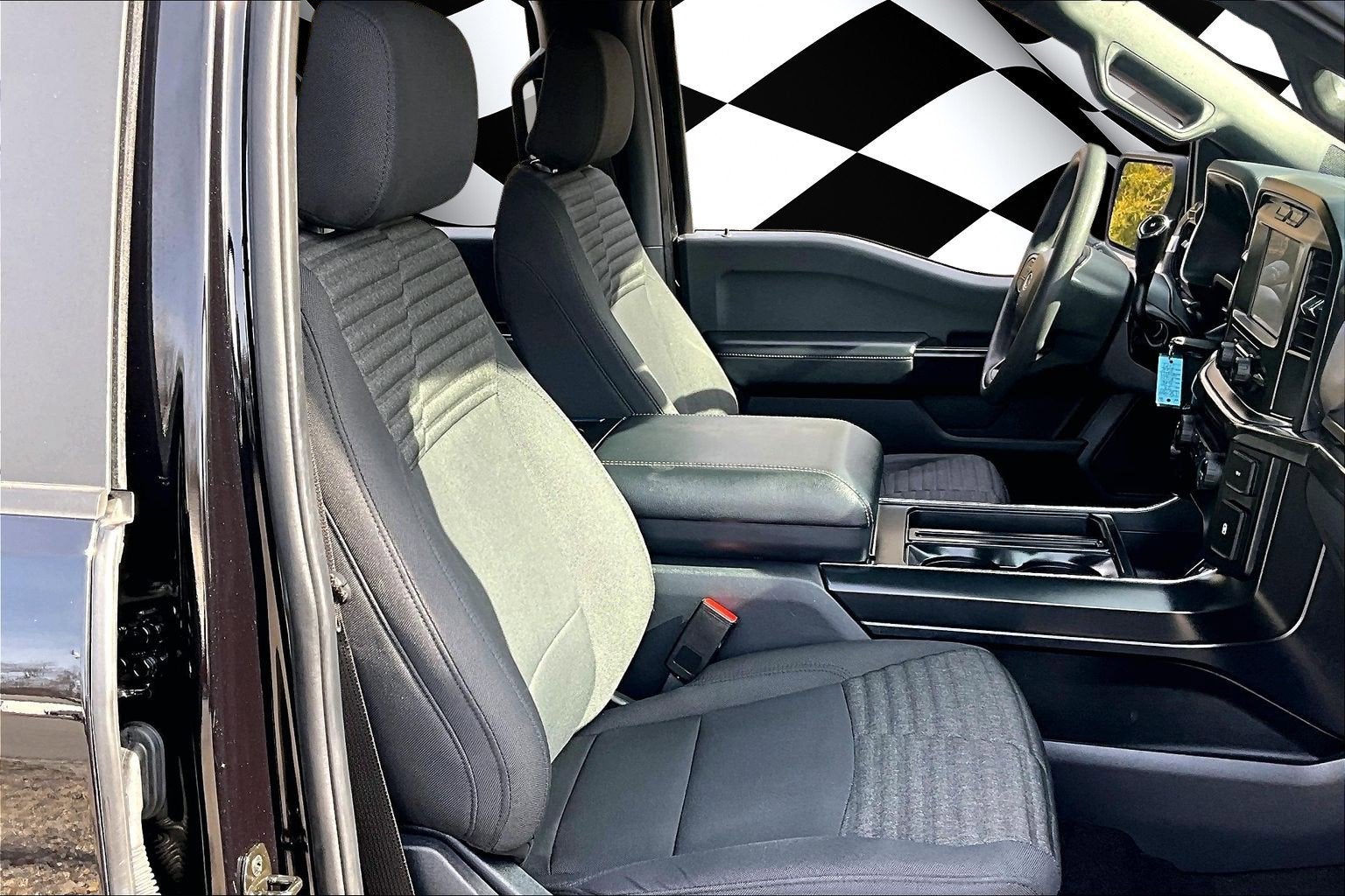 2023 Ford F-150 STX V8 CREW