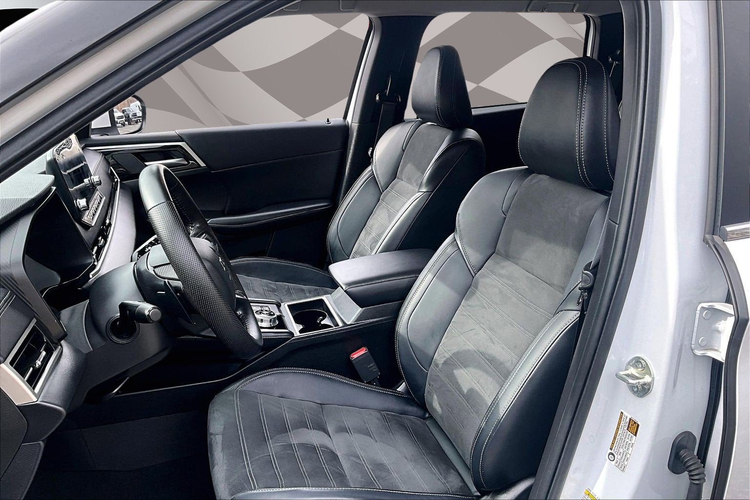 2023 Mitsubishi Outlander SE