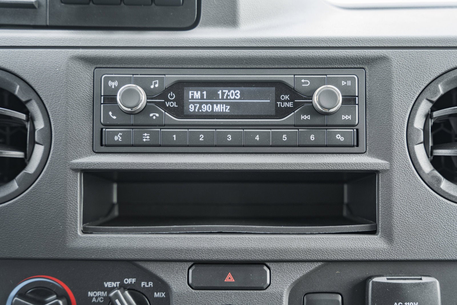 2026 Ford E-Series Cutaway E-350 SRW