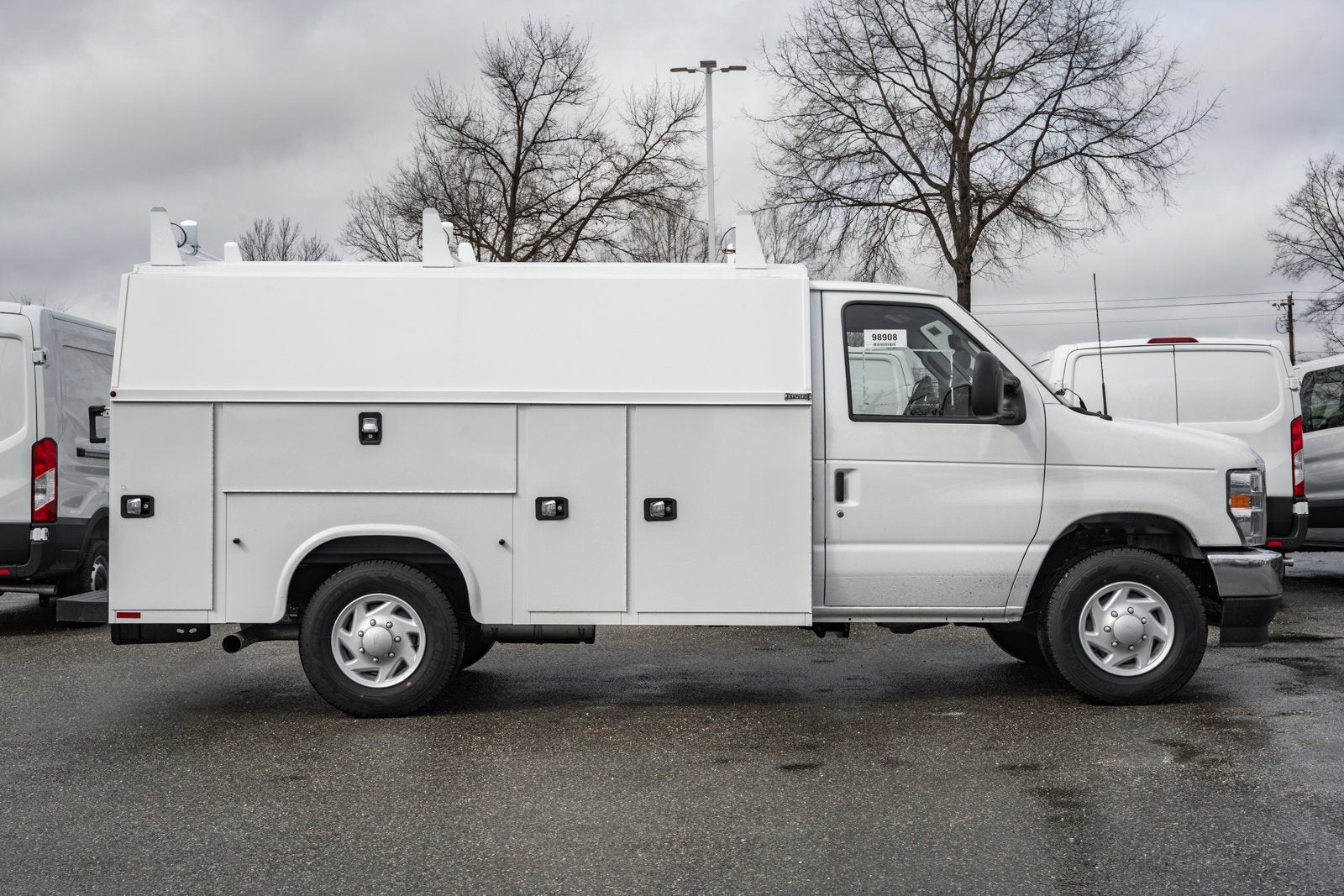 2026 Ford E-Series Cutaway E-350 SRW