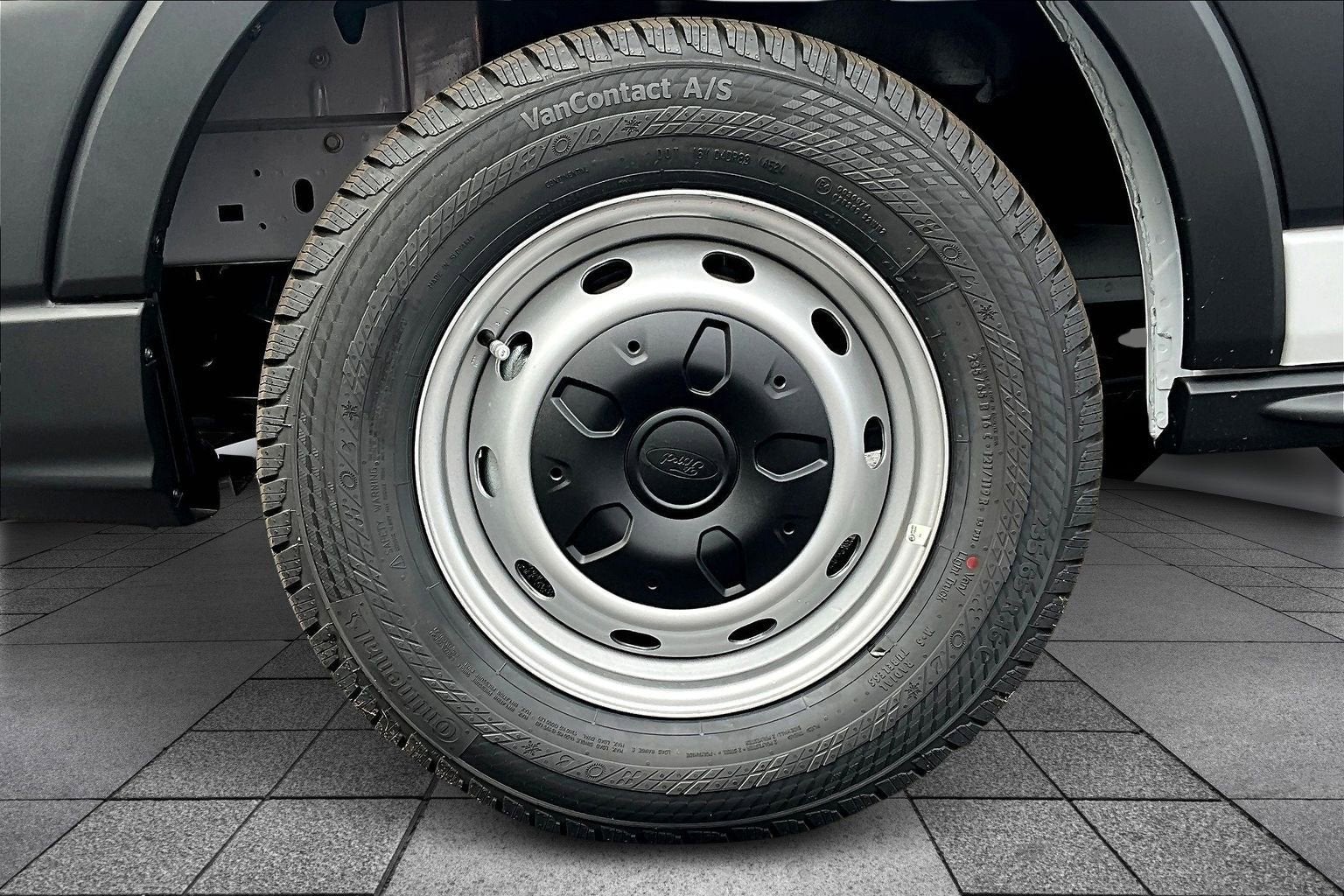 2025 Ford Transit Cargo Van T-250 130" Low Rf 9070 GVWR RWD