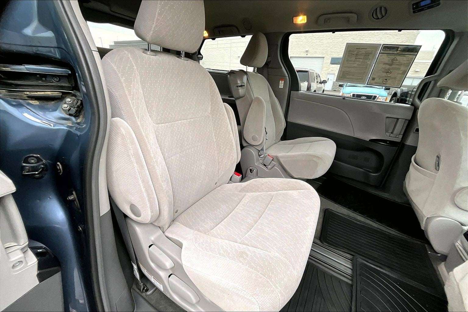 2017 Toyota Sienna LE Auto Access Seat